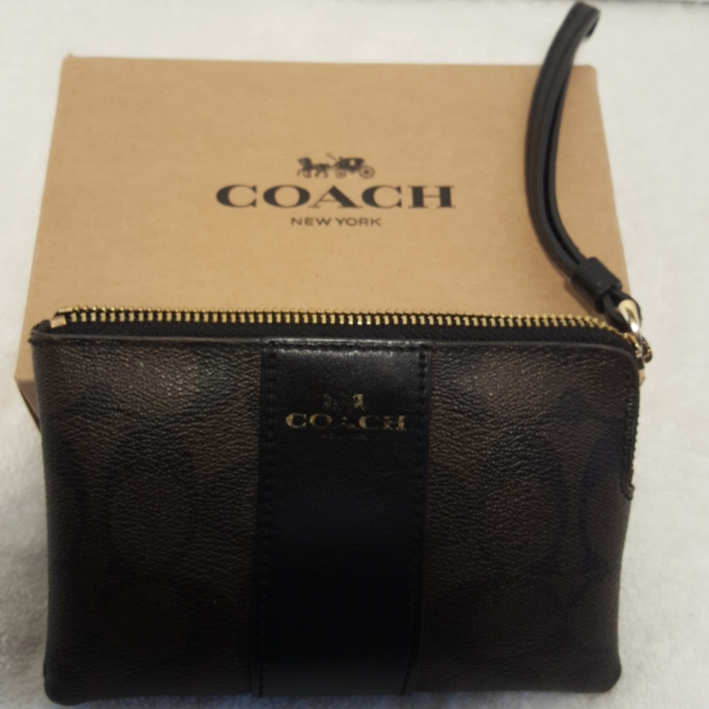 🛍Gold & Brown Coach Wristlet Wallet🛍